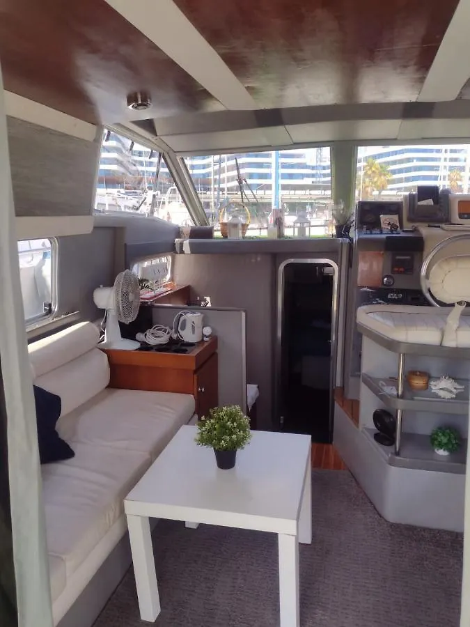 Botel Yach Boat Hotel Barcelona